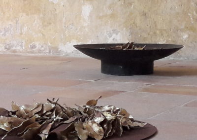 Obsolescence - Terre cuite, patine dorée, métal